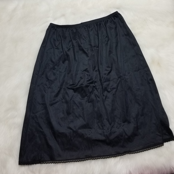 Vanity Fair Other - Vanity Fair Black Nylon 22" Half Slip Medium